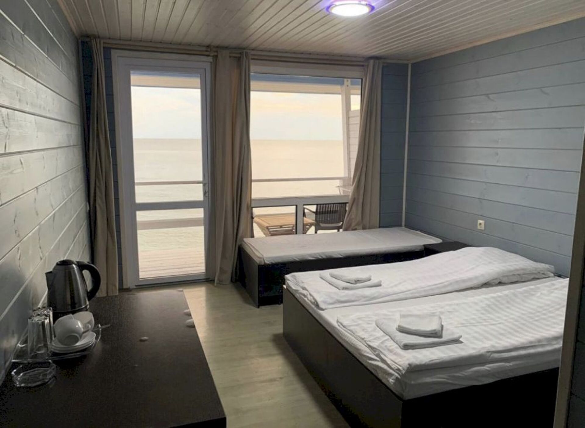 Captain Black Hotel 8