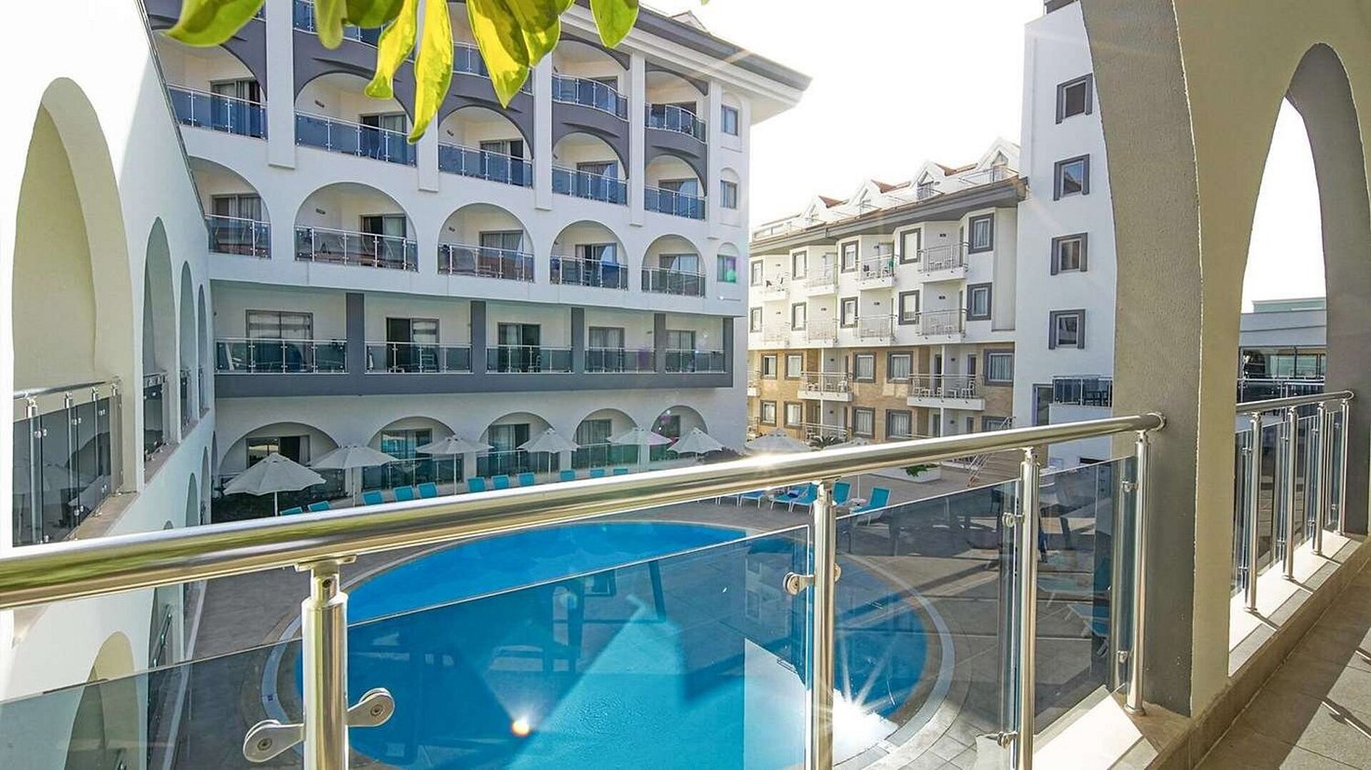 Side Aluna 5* 21