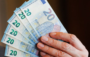 Цены в евро начали действовать в Словакии