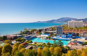 Отдых в Сочи - это 150 км побережья Чёрного моря, все курорты и отели. Прямые авиарейсы из Минска