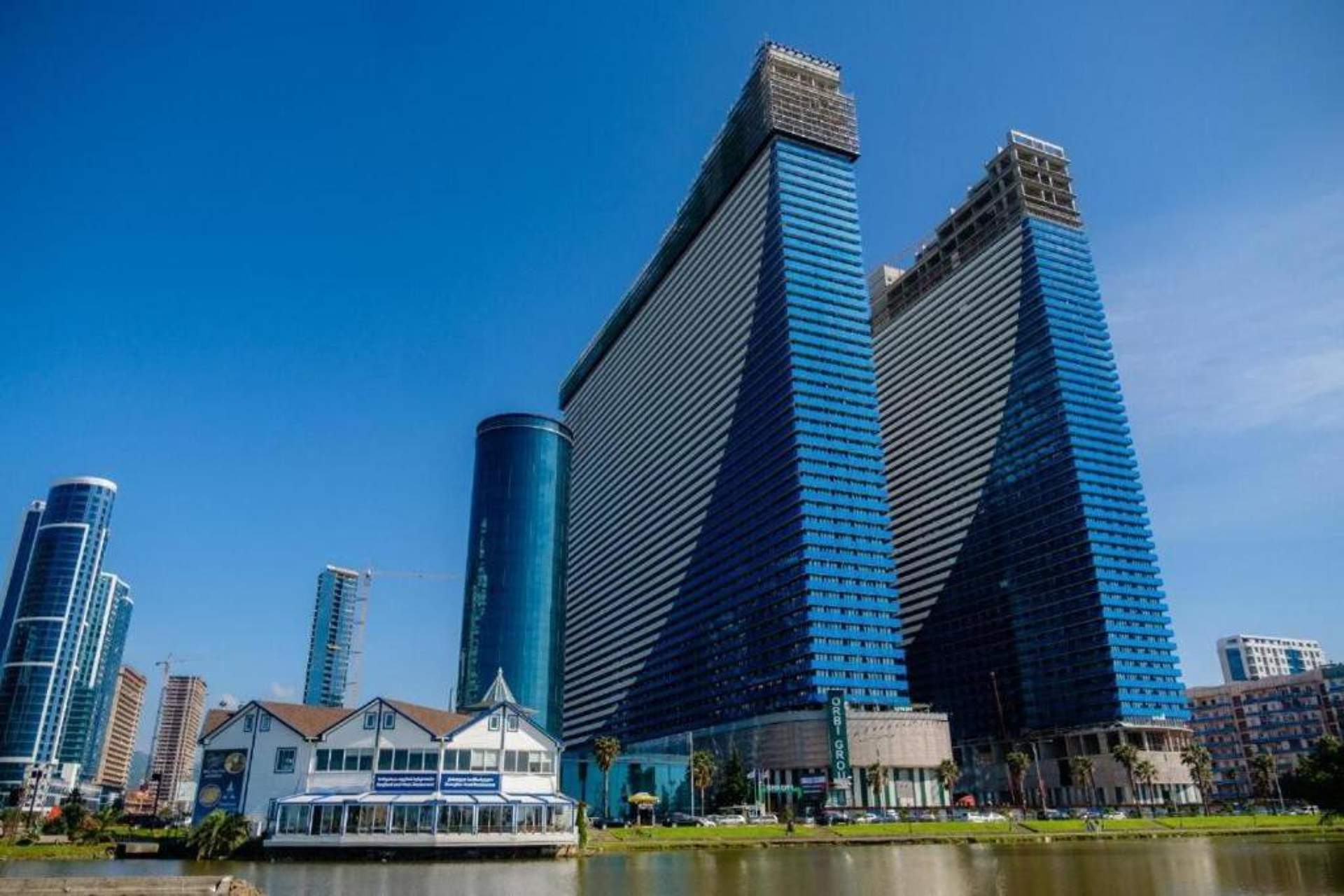  Апартаменты Orbi City/ Батуми. Автобусный тур в Грузию с отдыхом на море 