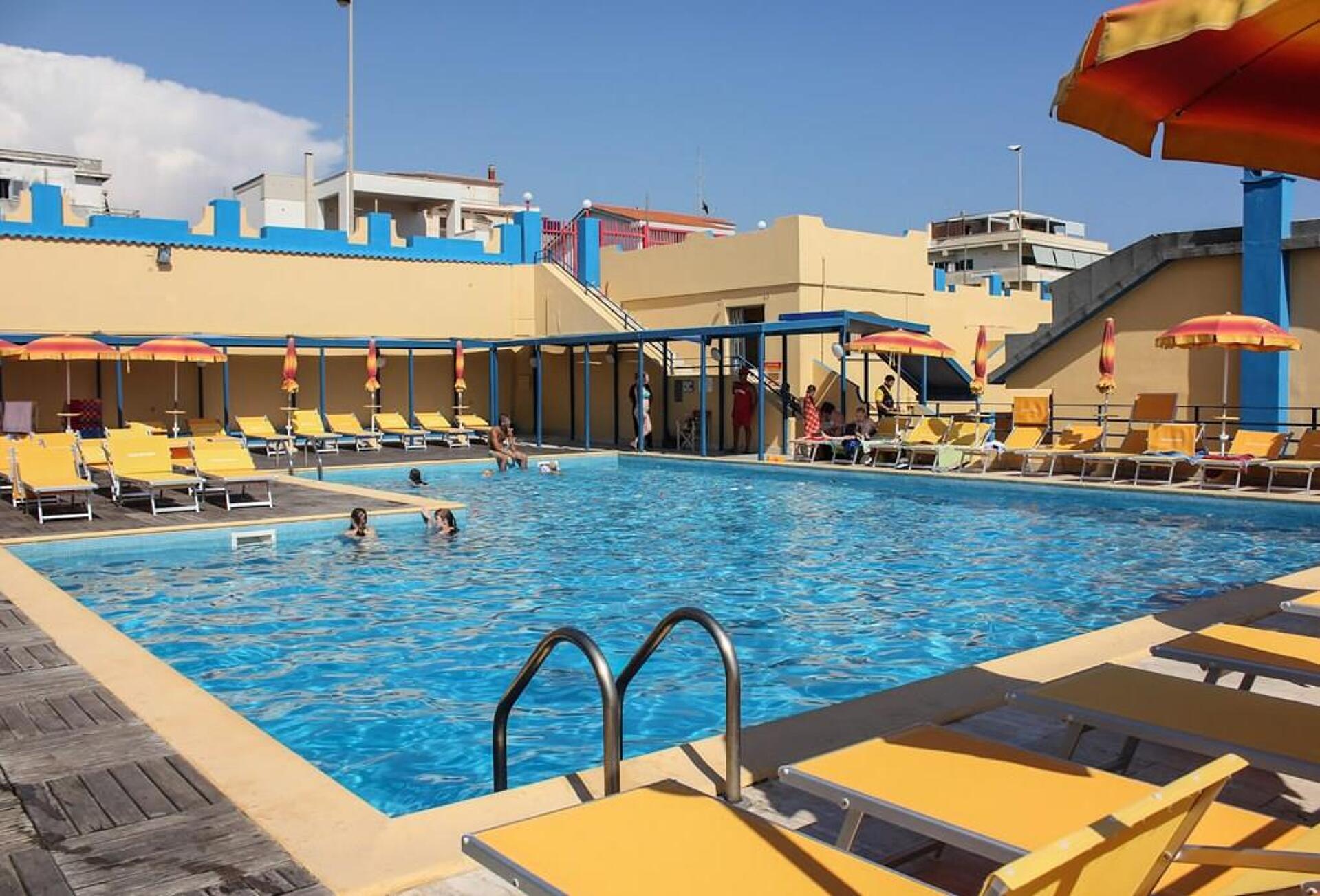 GRAND HOTEL DEI CESARI DEPENDANCE располагается в пешей доступности от ж/д станции, на берегу моря. 8