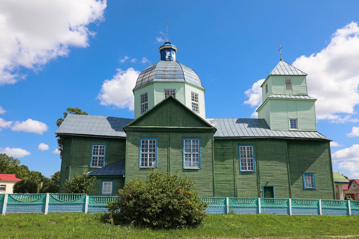 Церковь Спасо-Преображенская в деревне Порплище