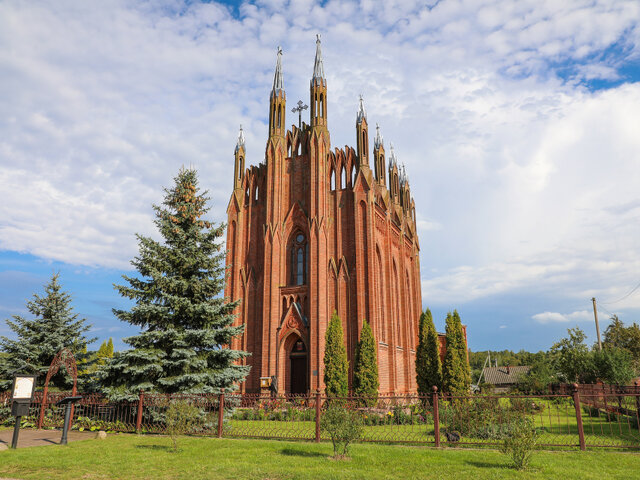 Успенская церковь в Сарье photo 1