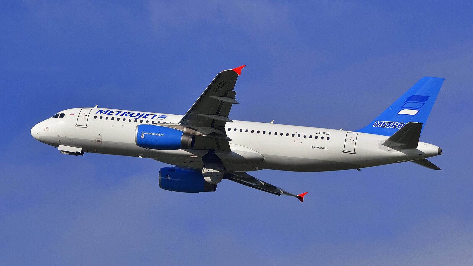 Тест MetroJet: опоздавший на рейс пилот и украденные в полете пледы 