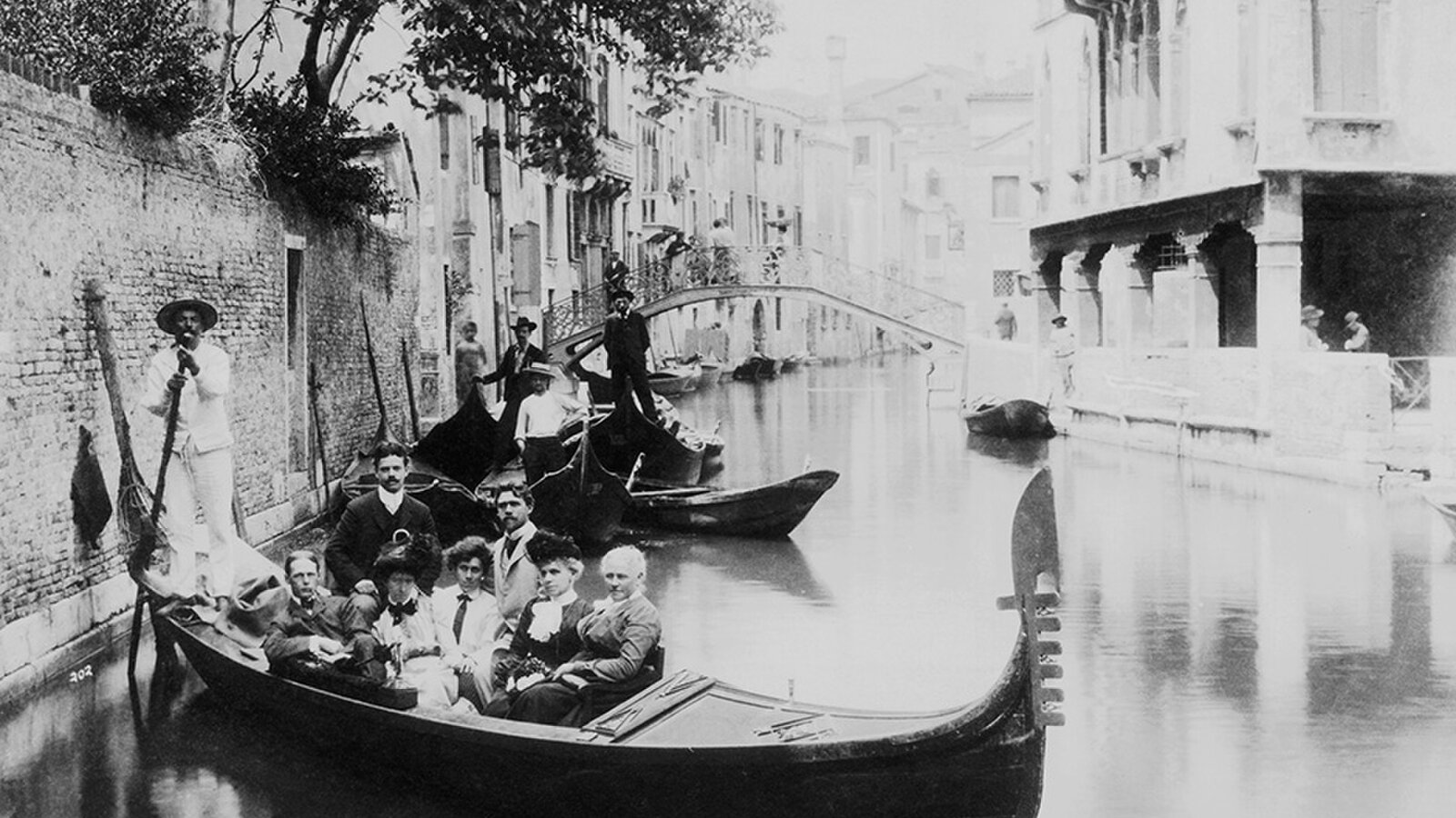 Фотографии туристов 100-летней давности