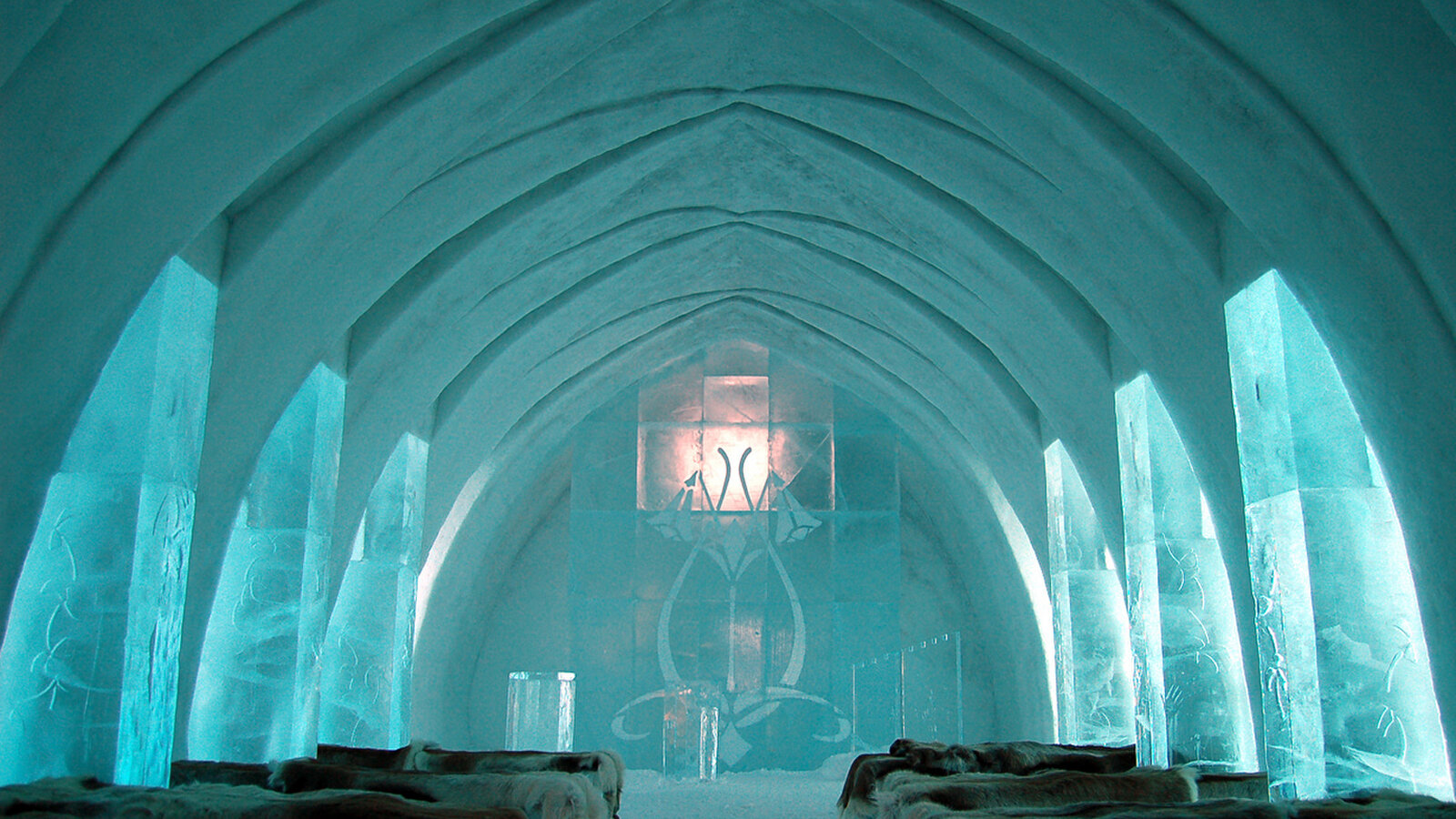 Ice Hotel: освежающий отдых в самом большом ледяном отеле мира