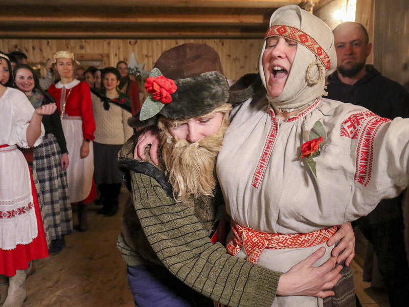 Фоторепортаж. Народный обряд «Женитьба Терешки» прошёл в белорусской деревне