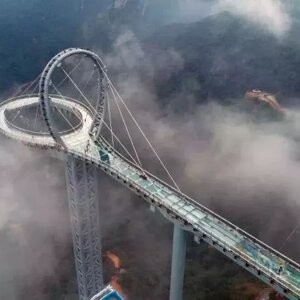 Экстремальный прозрачный мост открылся в китайской провинции Гуандун  