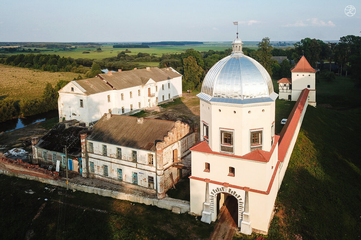 замок в любче