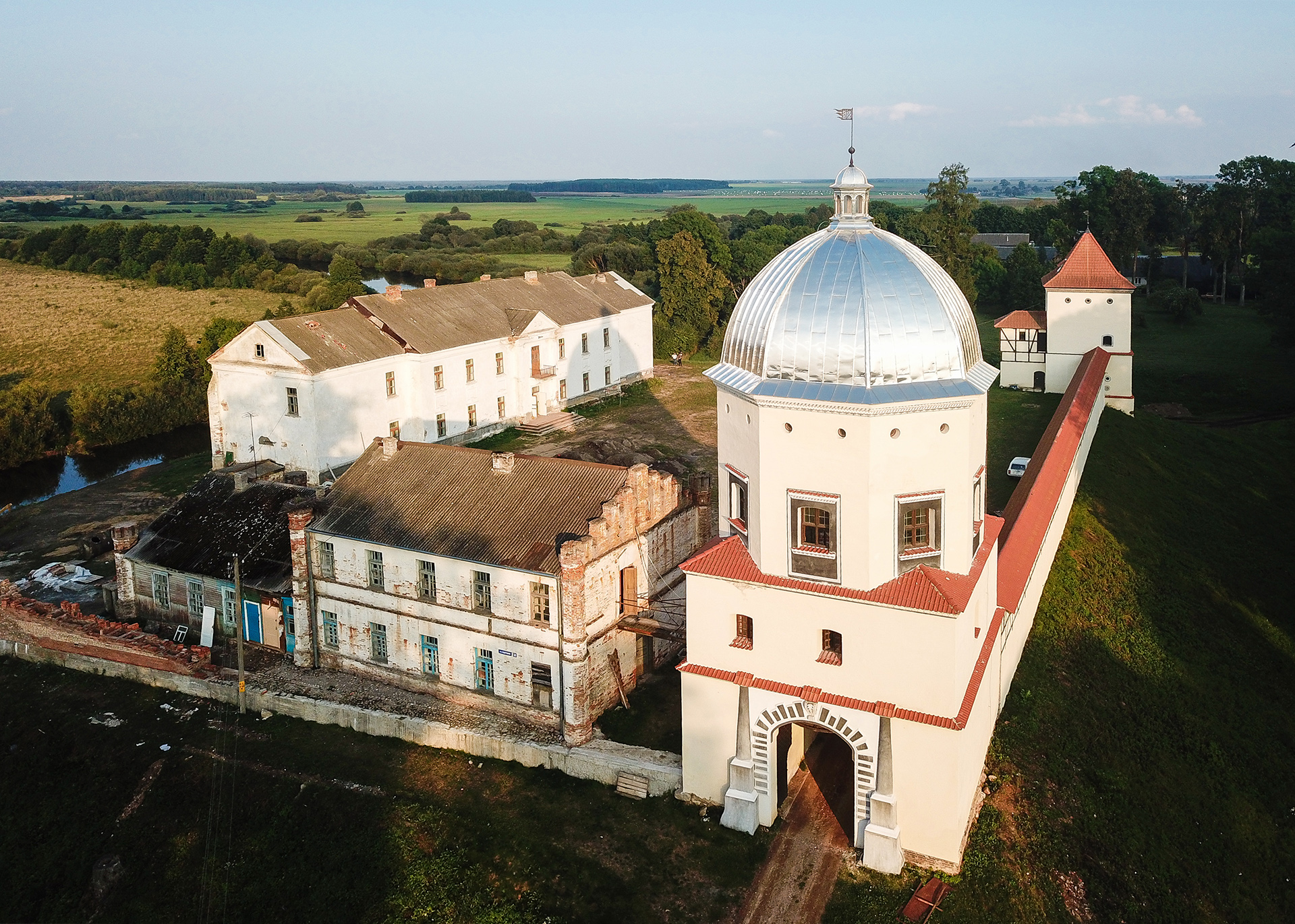 замок в любче