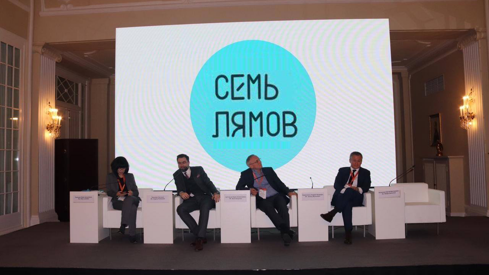 В Петербурге представили новый туристический логотип: соцсети отреагировали мгновенно