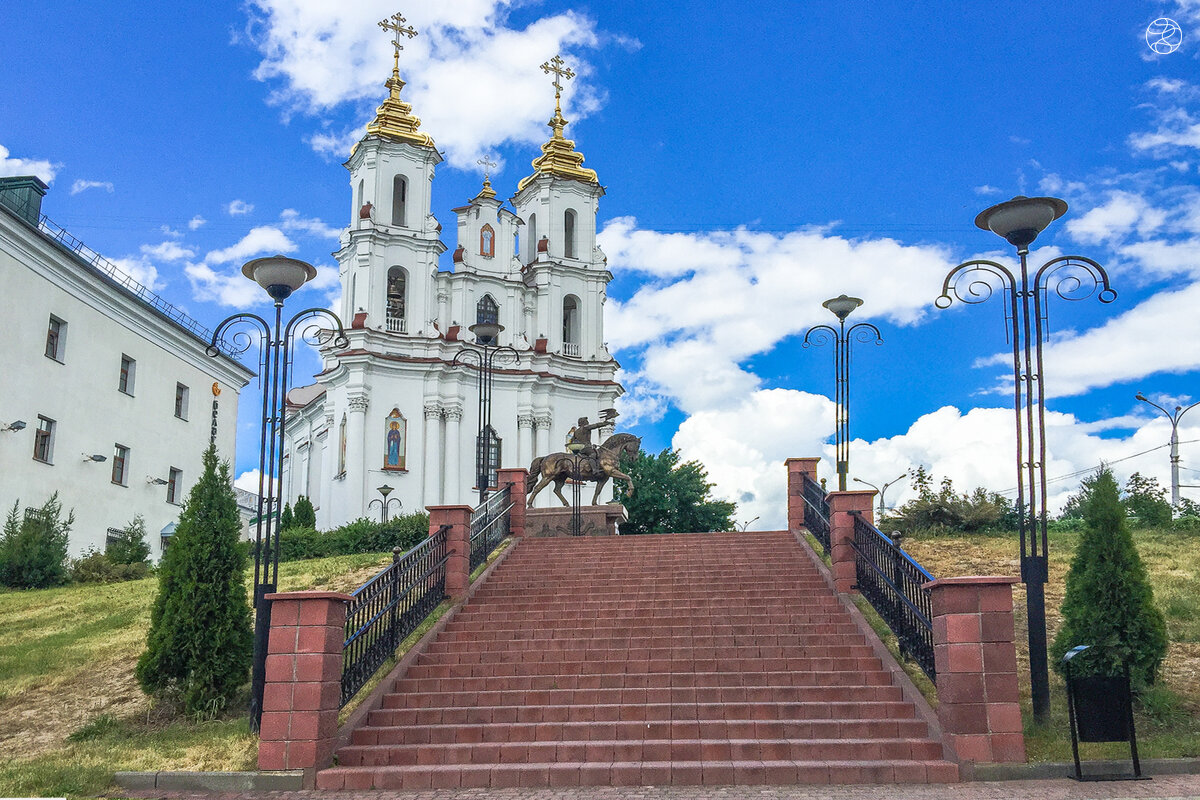 Воскресенская церковь и памятник Ольгерду
