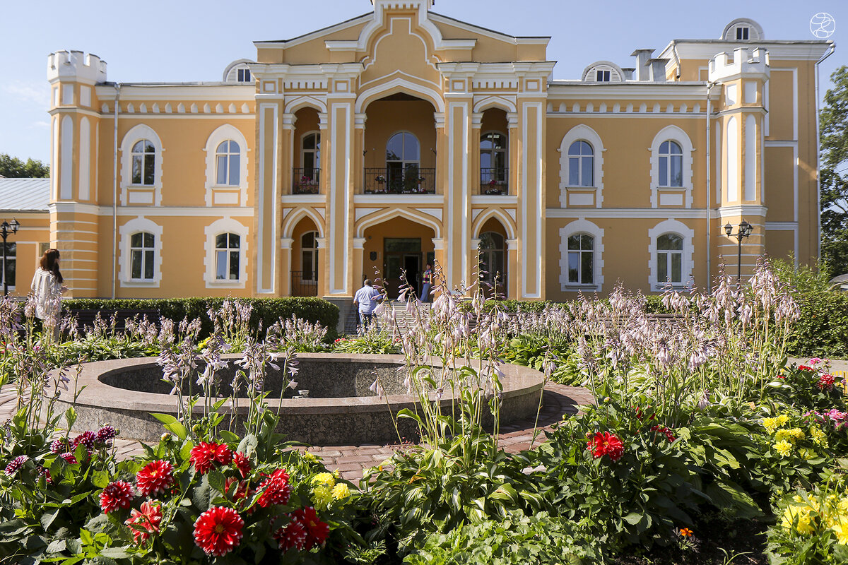 Дворец в Прилуках