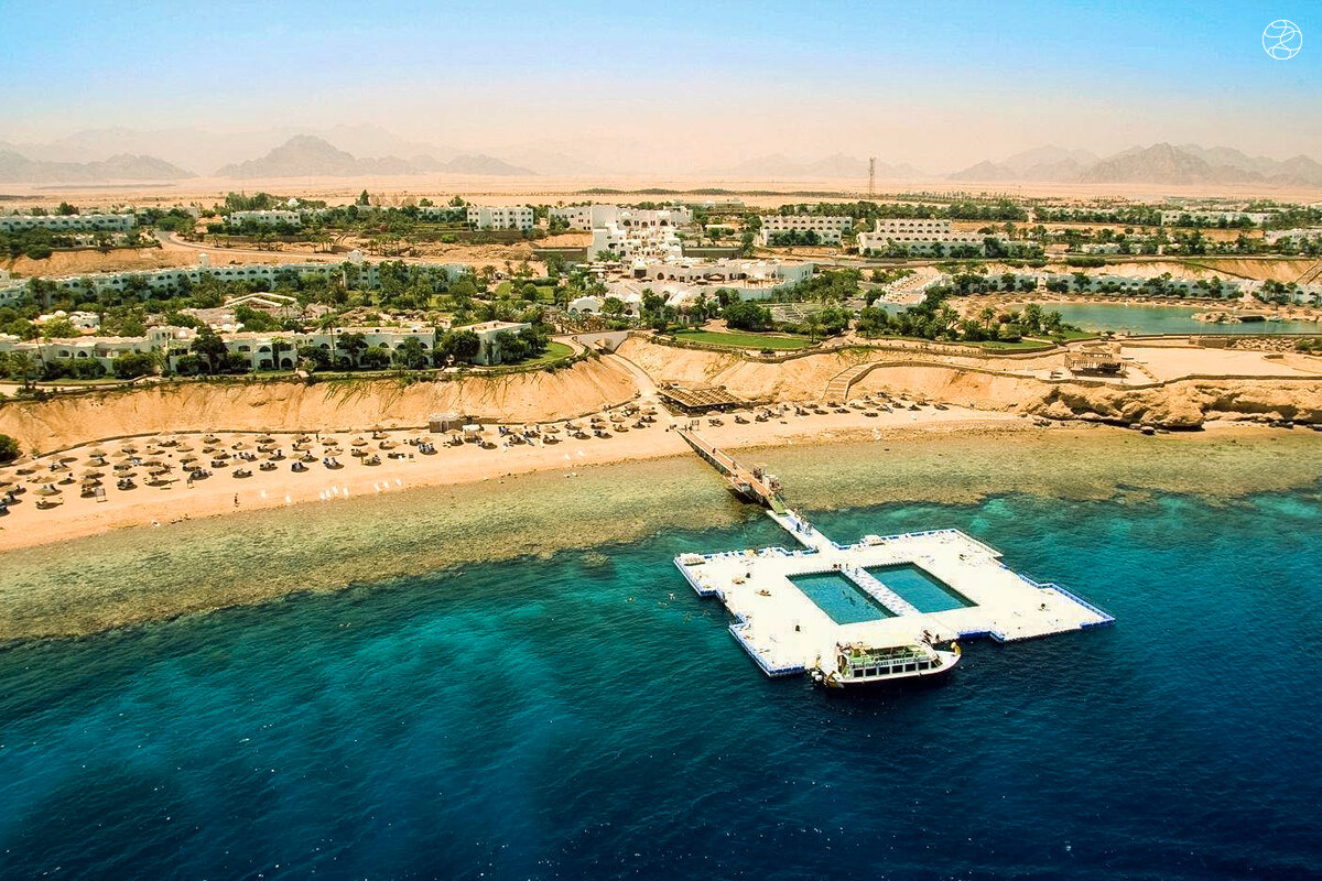 Бухта Корал Бэй  у бара «Alibaba Beach»