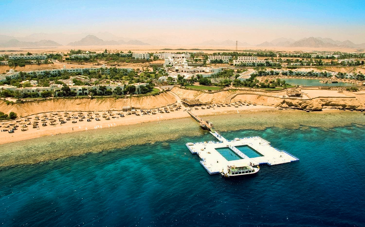 Бухта Корал Бэй у бара «Alibaba Beach»