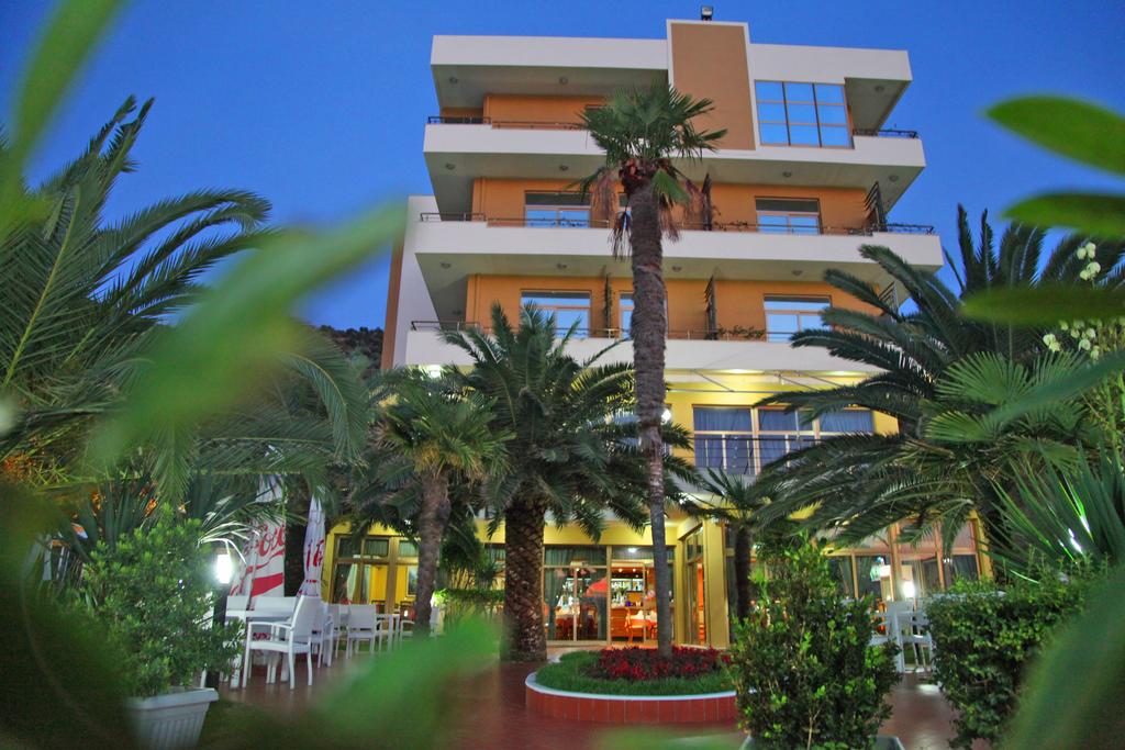 Paradise Beach 4*
