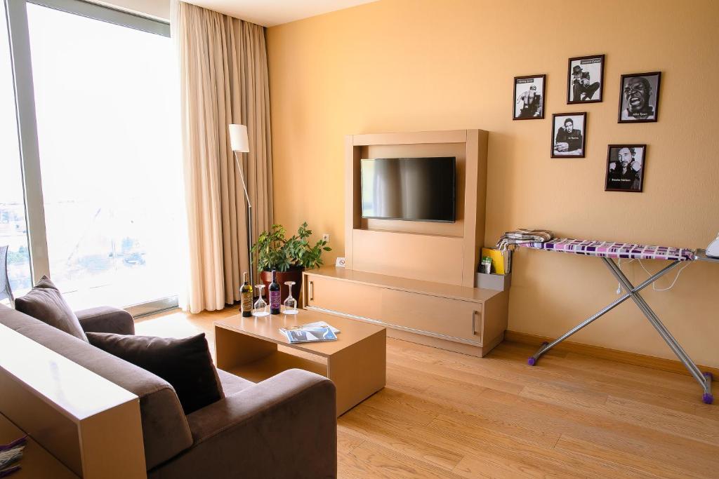 HomeBridge Hotel Apartments 4*, фото 8