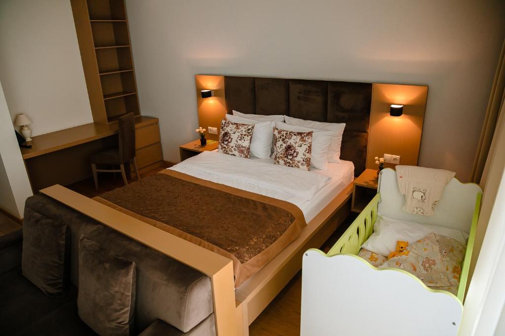 HomeBridge Hotel Apartments 4*, фото 7