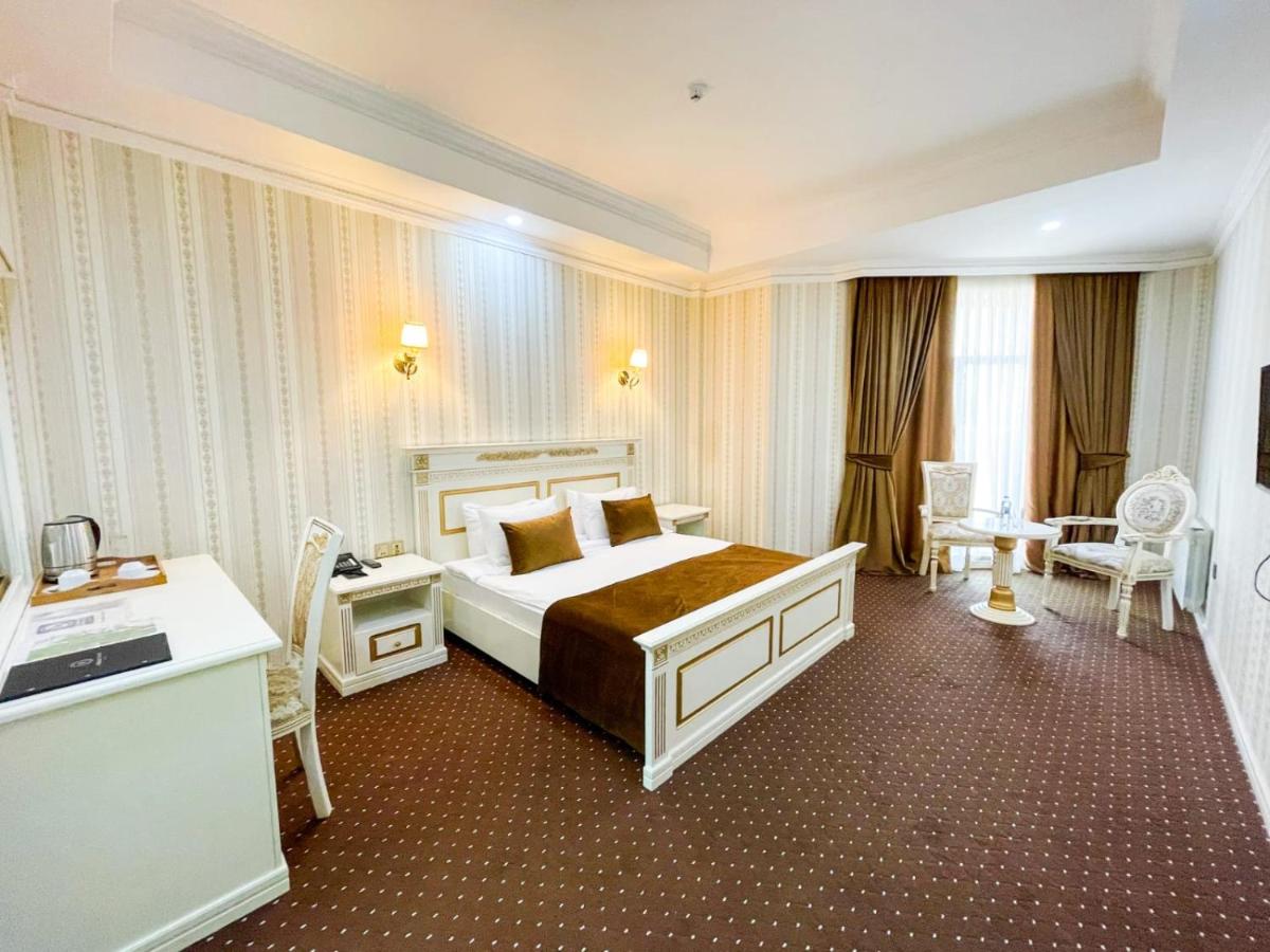 Premier Palace Baku 3*