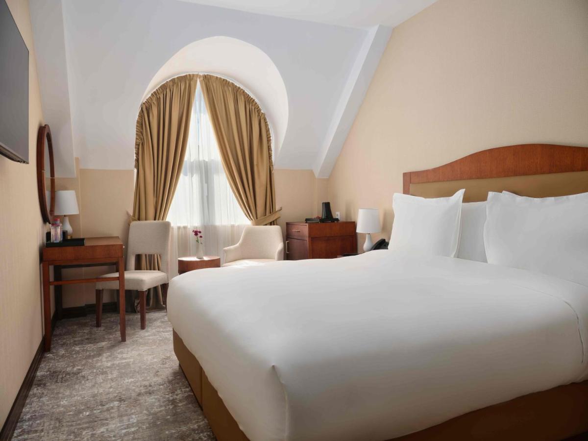 The Central Point Hotel Baku 3*