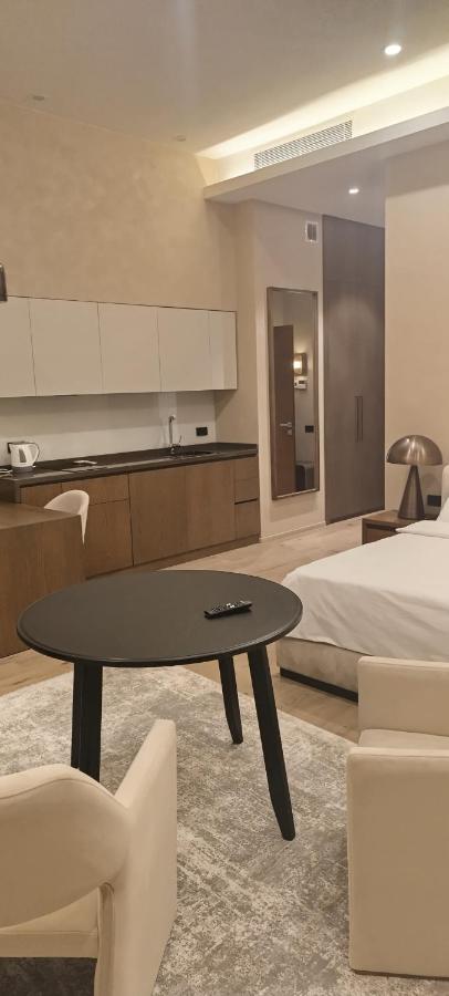 White Residences (Sea Breeze Complex)