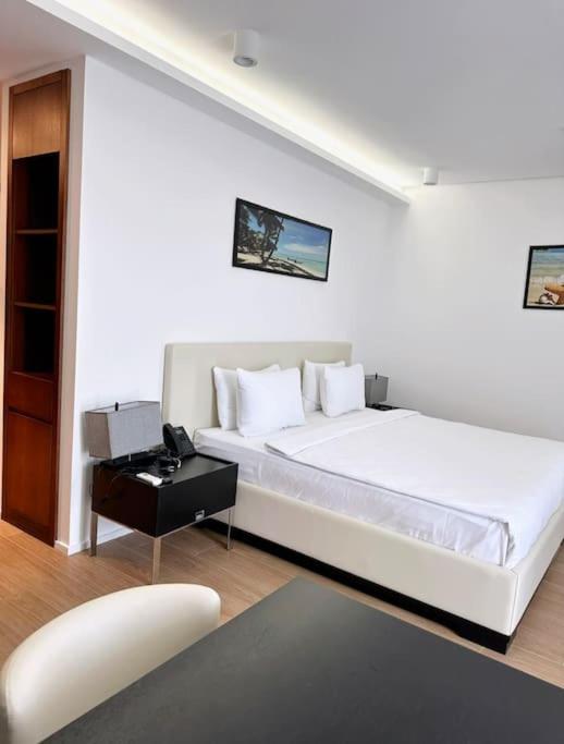 White Villas (Sea Breeze Complex)