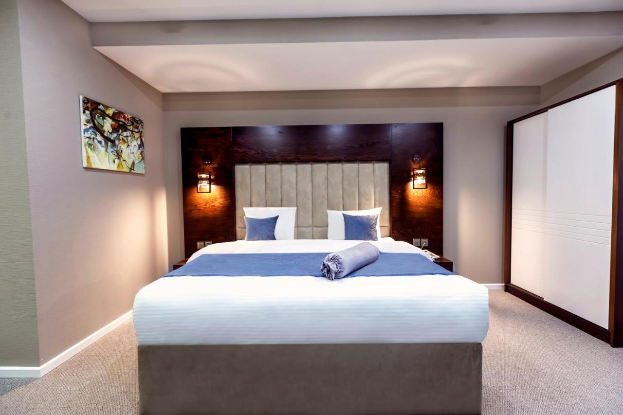 Parallel Hotel 2*