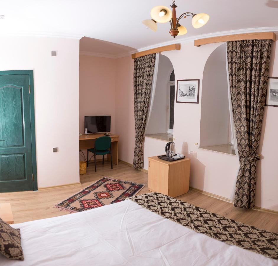City Walls Hotel 2*