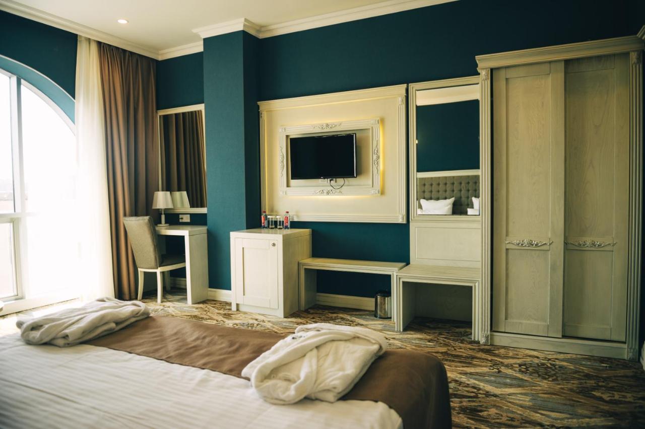 Emerald Suite Hotel 3*