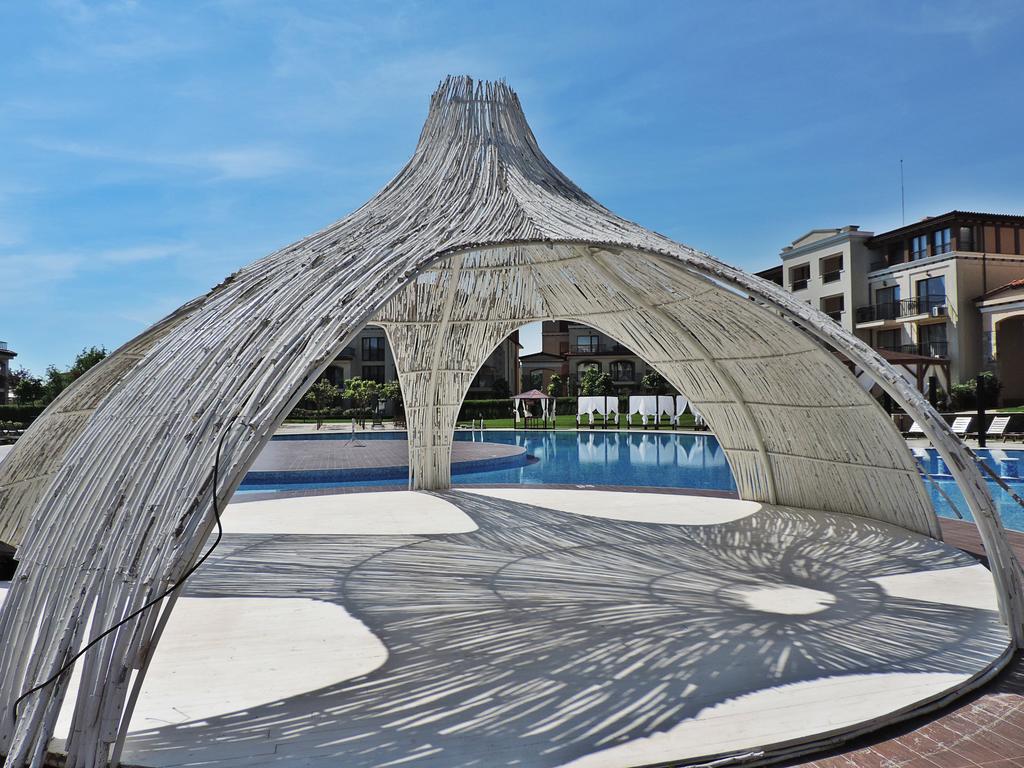 Elena Apartments 3*