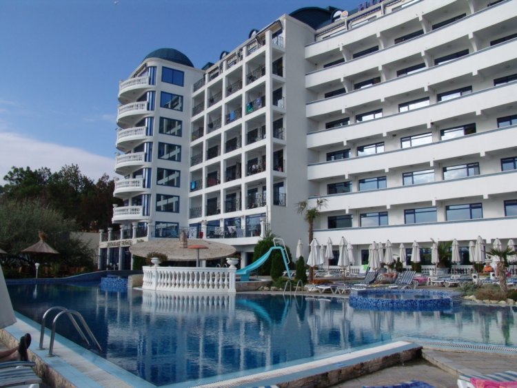 Chaika Beach Resort 4*