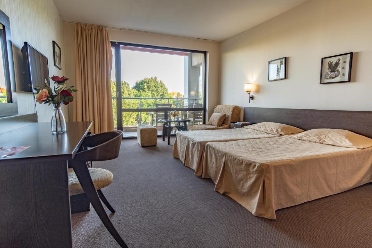 Flamingo 4*
