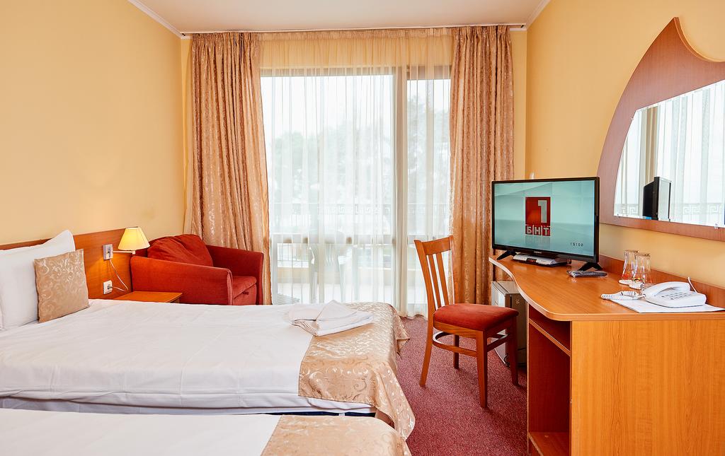 Paradise Hotel Pomorie 3*