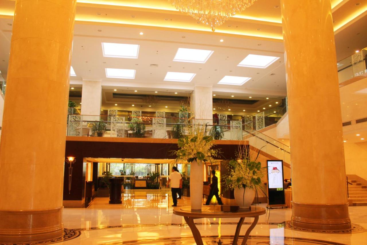 Beijing Continental Grand Hotel 3*