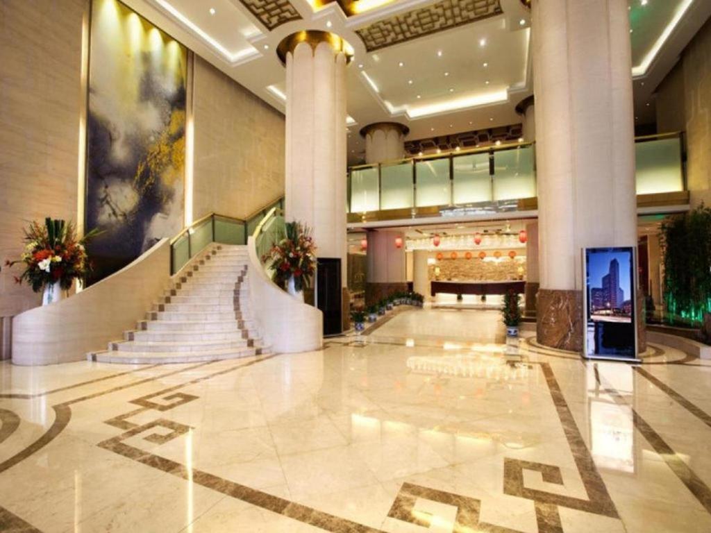 Grand Skylight Hotel Royal 3*