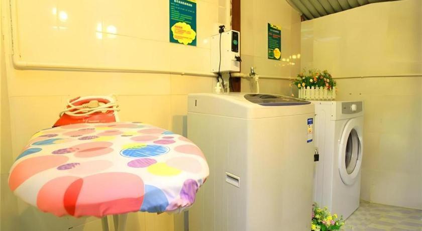 GreenTree Inn Haikou Longhua District Guomao Hotel 2*, фото 5