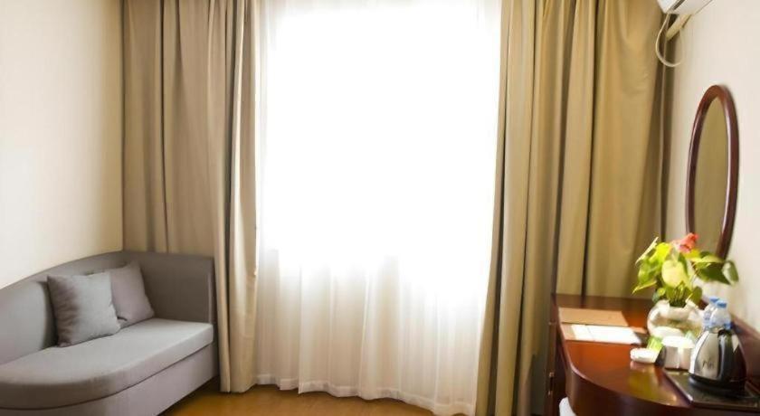 GreenTree Inn Haikou Longhua District Guomao Hotel 2*, фото 7
