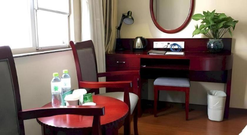 GreenTree Inn Haikou Longhua District Guomao Hotel 2*, фото 9