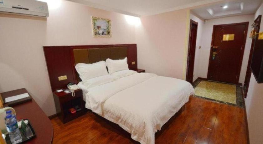 GreenTree Inn ZhangJiaKou XiaHuaYuan District XinChen Road Express Hotel 2*, фото 11