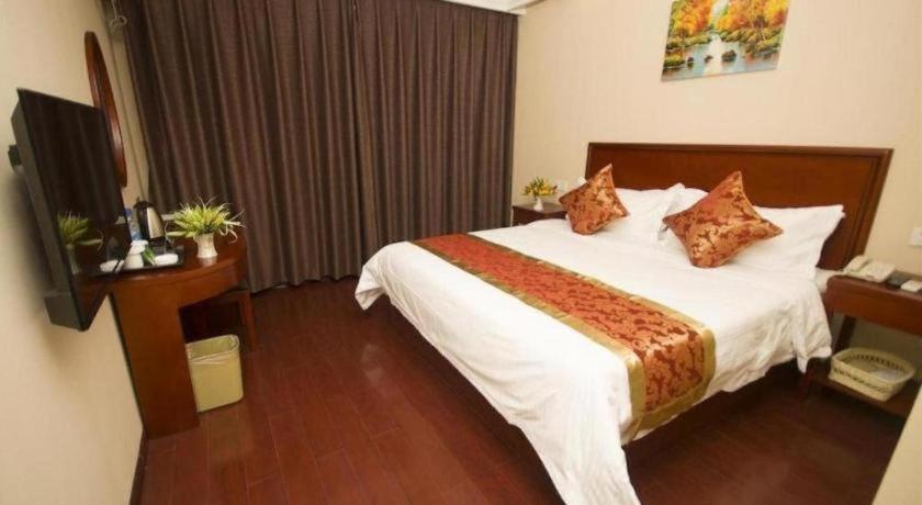 GreenTree Inn ZhangJiaKou XiaHuaYuan District XinChen Road Express Hotel 2*, фото 15