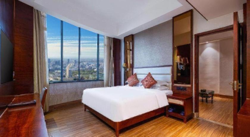 Haikou Twelve Oaks Hotel 3*