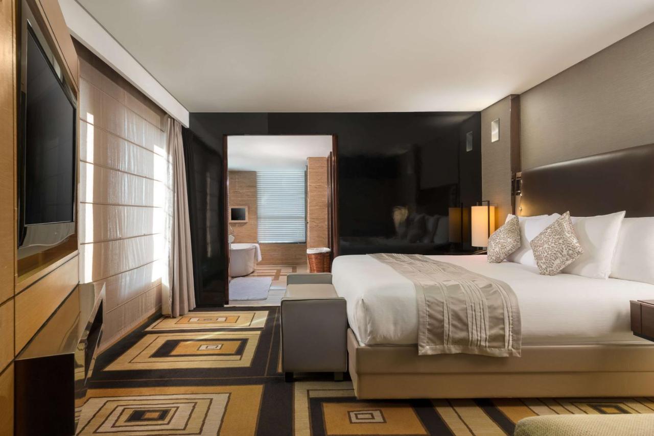 Hilton Beijing Wangfujing 5*