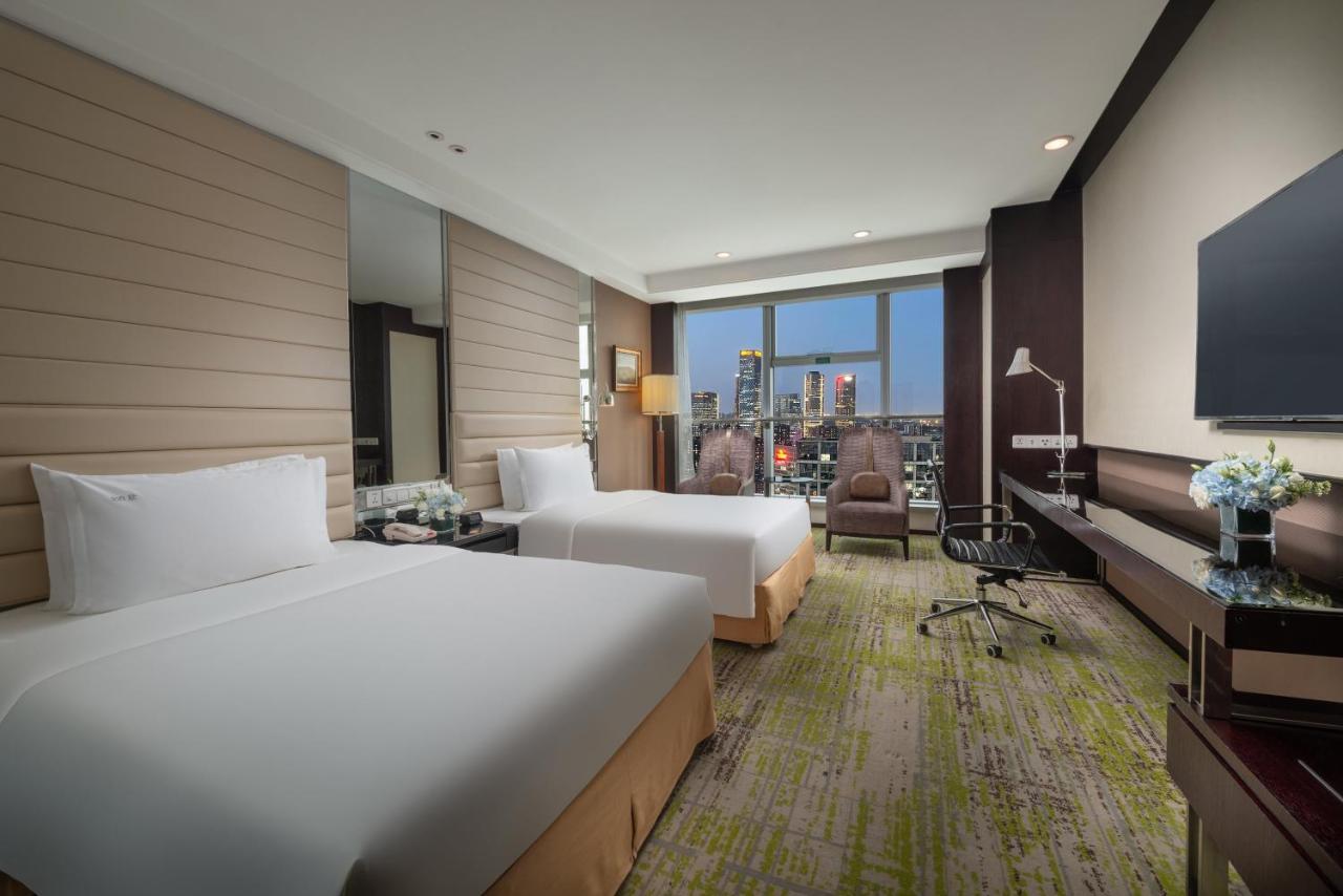 Holiday Inn Beijing Focus Square by IHG 4*, фото 2