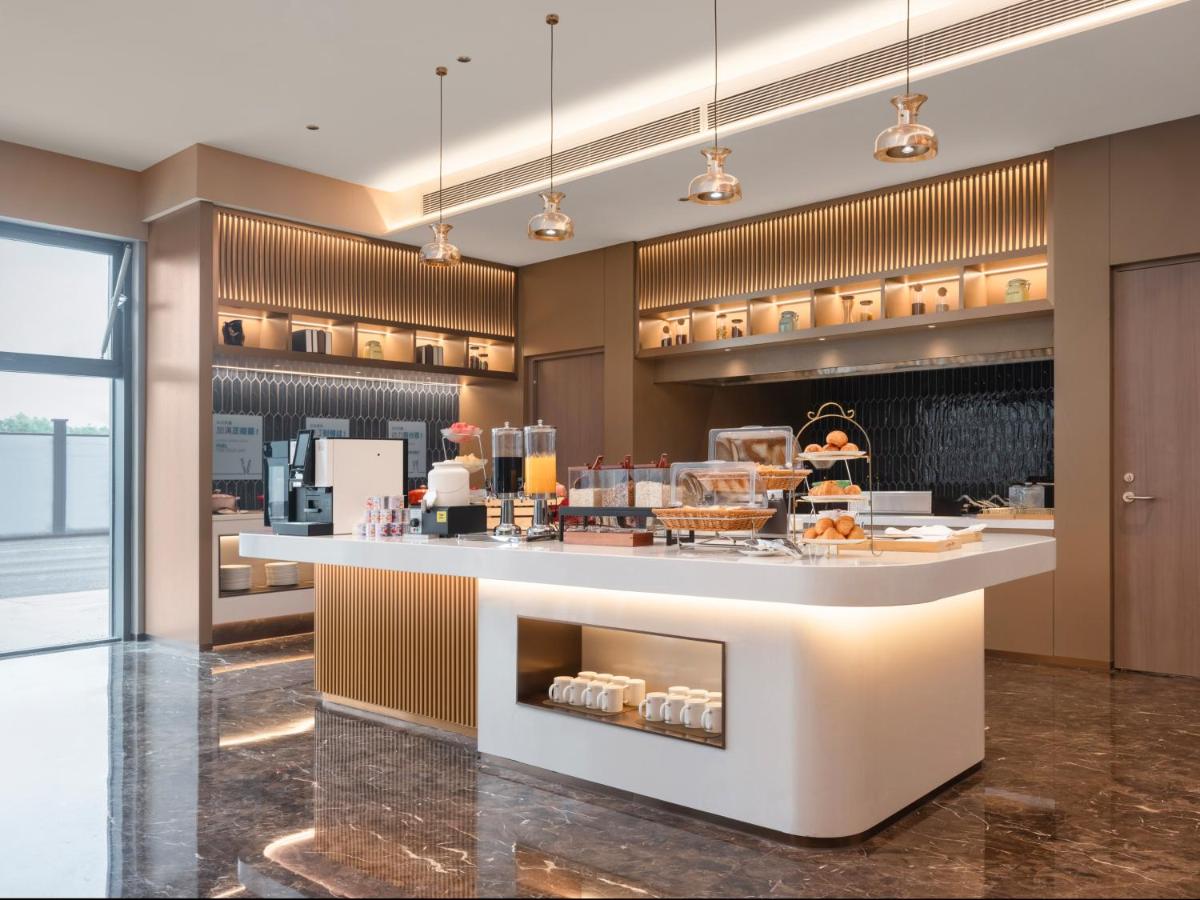 Holiday Inn Express Beijing Minzuyuan, an IHG Hotel 3*, фото 11