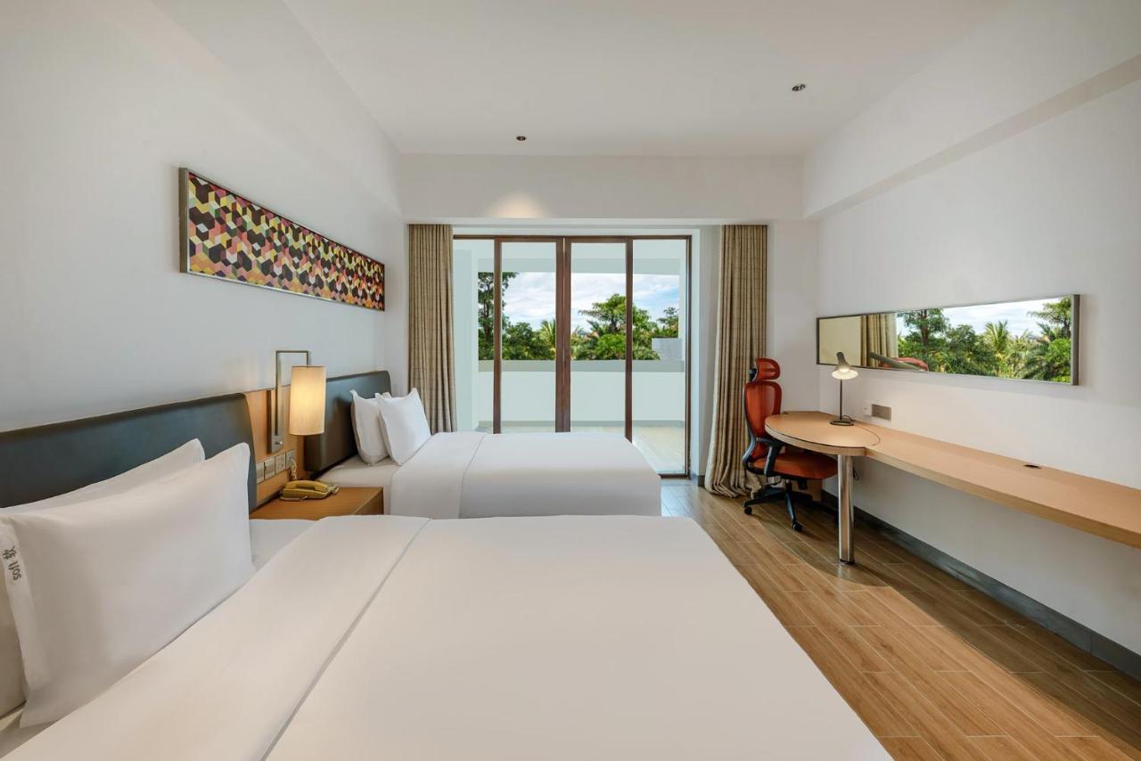 Holiday Inn Express Haikou West Coast by IHG 3*