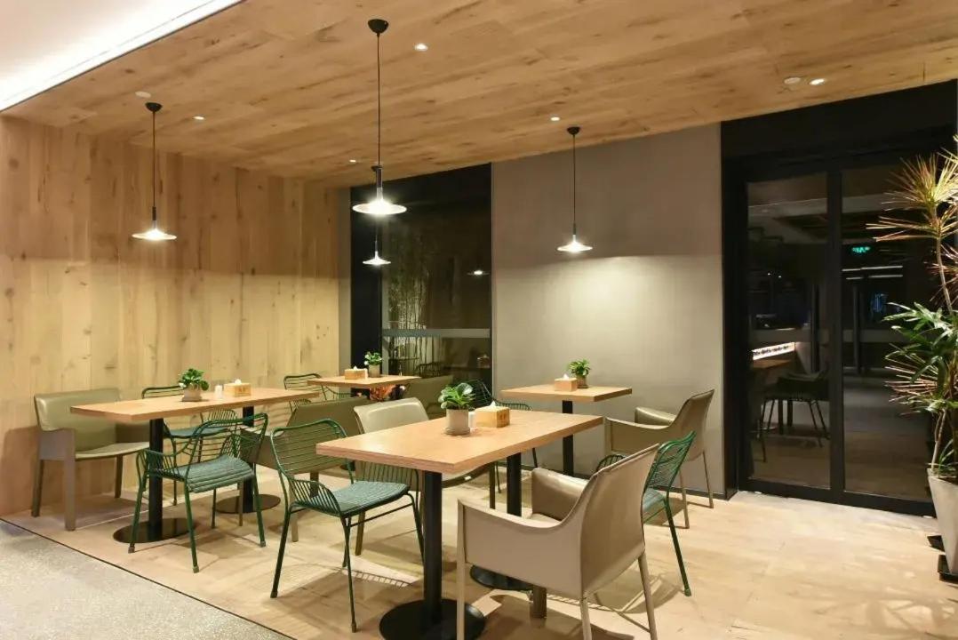 UrCove by Hyatt Beijing Guomao Sanlitun 3*, фото 11