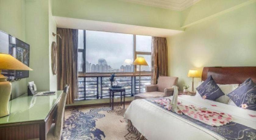Xinyuan Hot Spring Hotel 3*