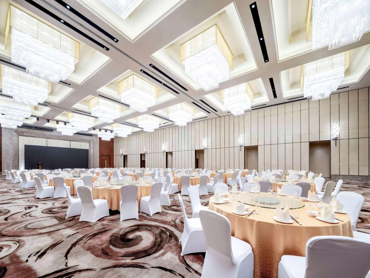 Pullman Oceanview Sanya Bay Resort & Spa 5*