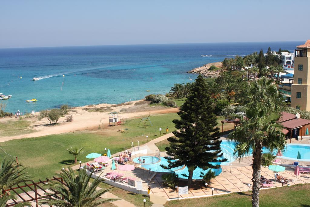 Astreas Beach Hotel Apartments 3*